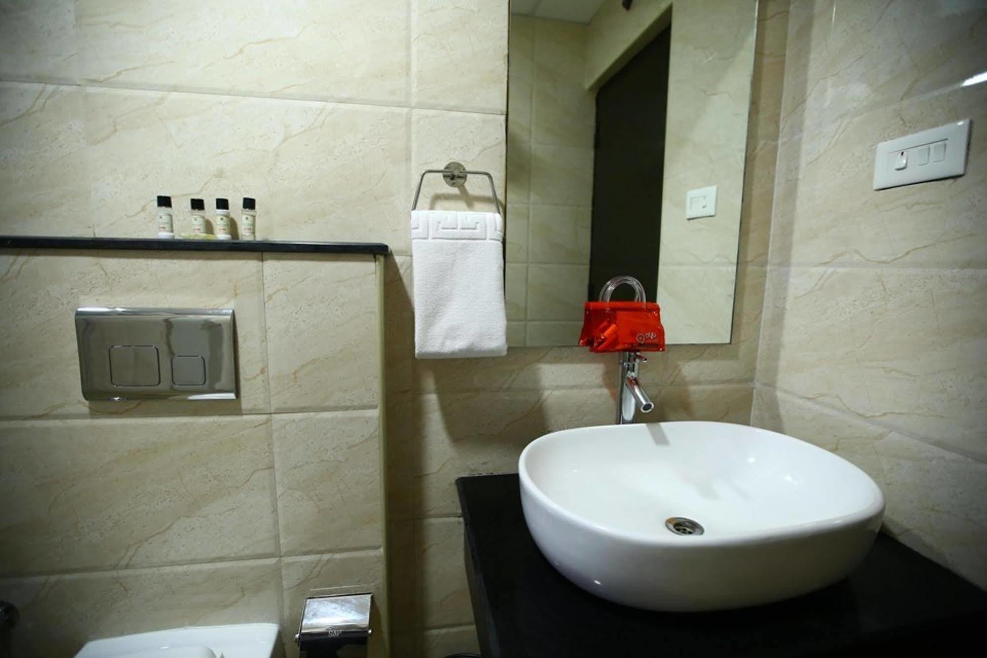 Fabhotel Alreef Residency Chennai Exterior photo